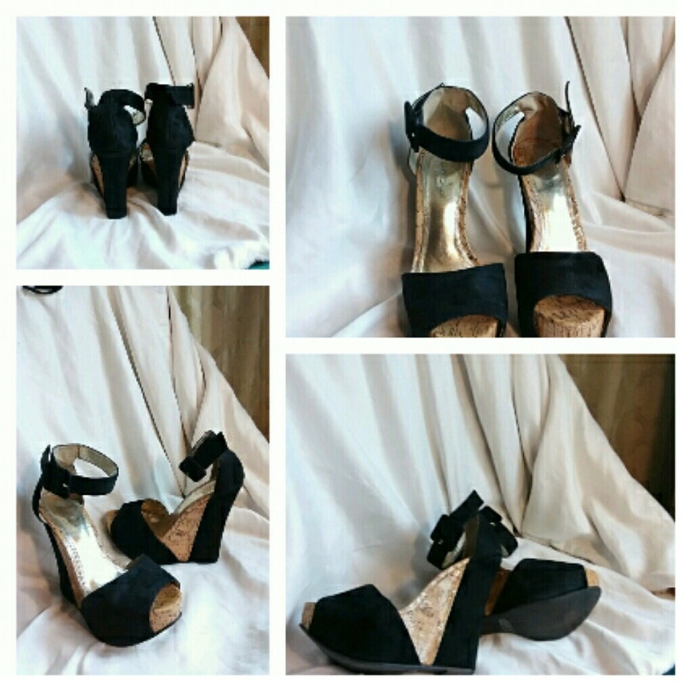 ~~~   SOLD  ~~~Beautiful Suede & Cork Wedges